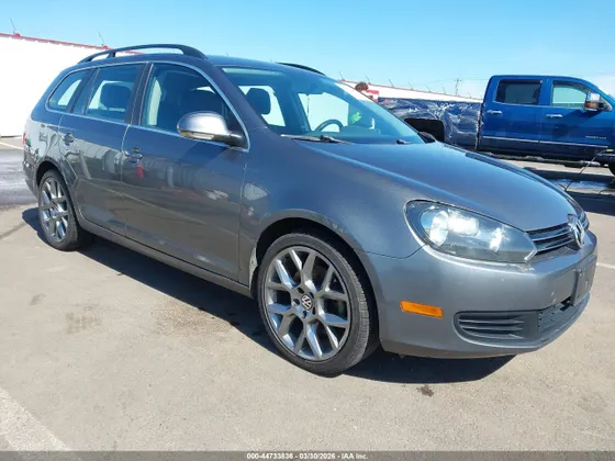 2013 Volkswagen Jetta SportWagen TDI w/Sunroof & Nav