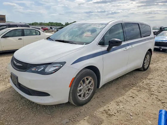 2024 Chrysler Voyager LX