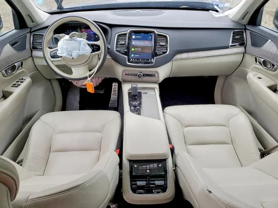 2025 Volvo XC90 Plug-In Hybrid Plus