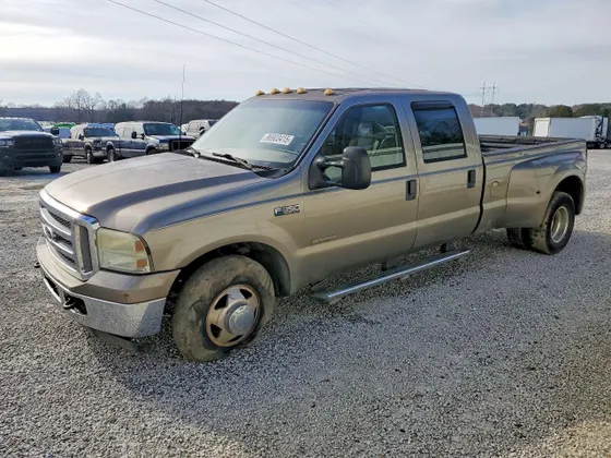 2003 Ford Super Duty F-350 DRW XL