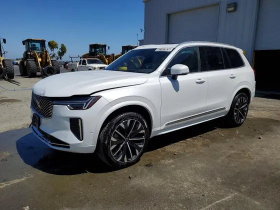 2026 Volvo XC90 Plus