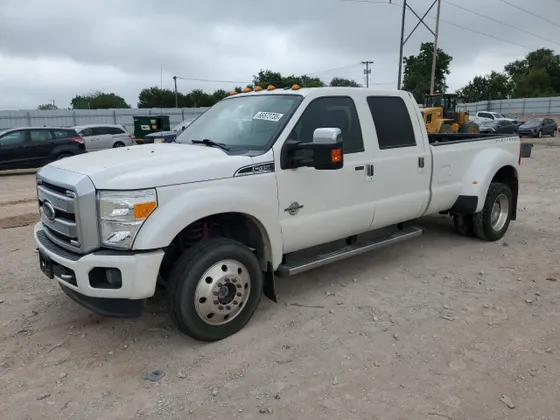 2015 Ford Super Duty F-450 DRW LARIAT