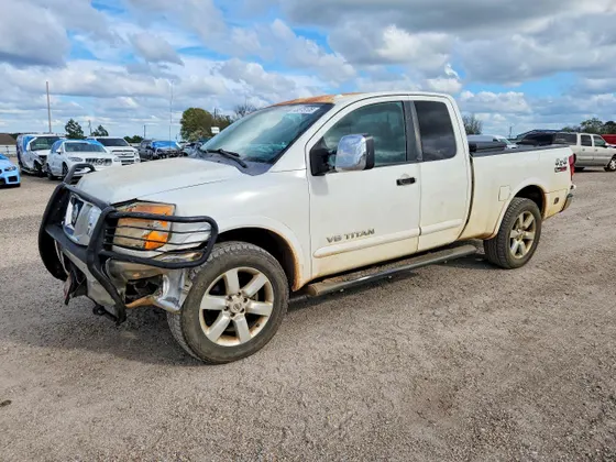 2009 Nissan Titan LE