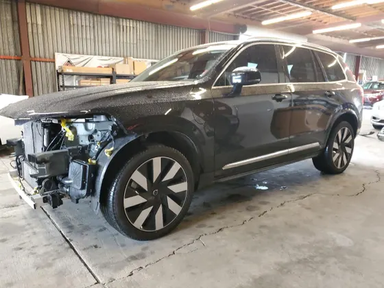 2025 Volvo XC90 Plug-In Hybrid Plus