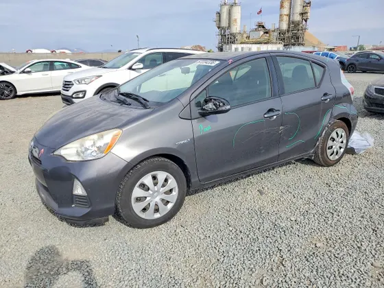 2014 Toyota Prius c Four