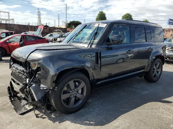 2025 Land Rover Defender X-Dynamic SE
