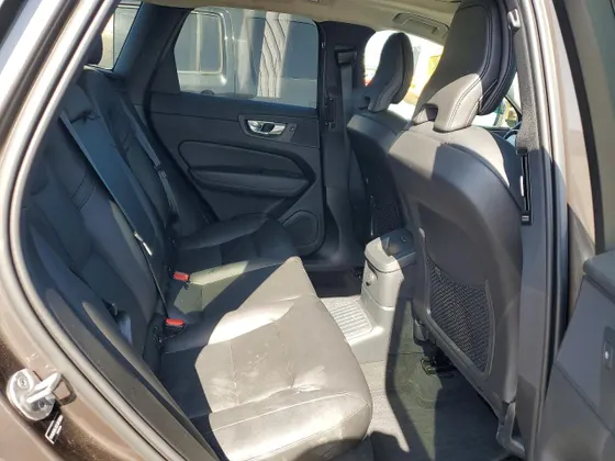 2025 Volvo XC60 Plug-In Hybrid Core