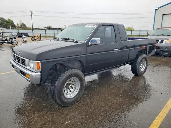 1995 Nissan Trucks 4WD SE