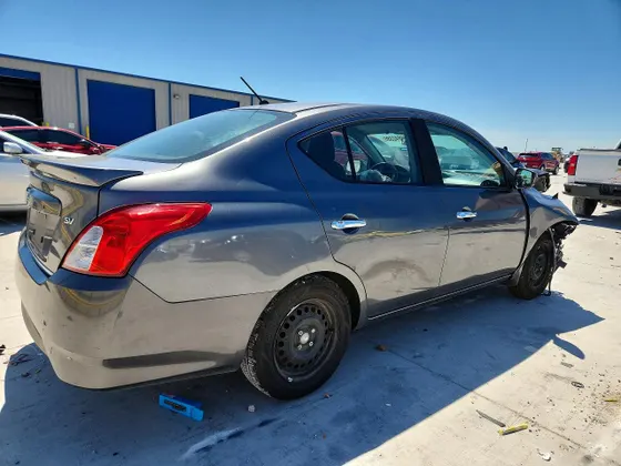 2017 Nissan Versa Sedan S Plus