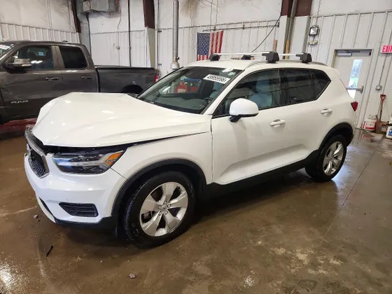 2020 Volvo XC40 Momentum