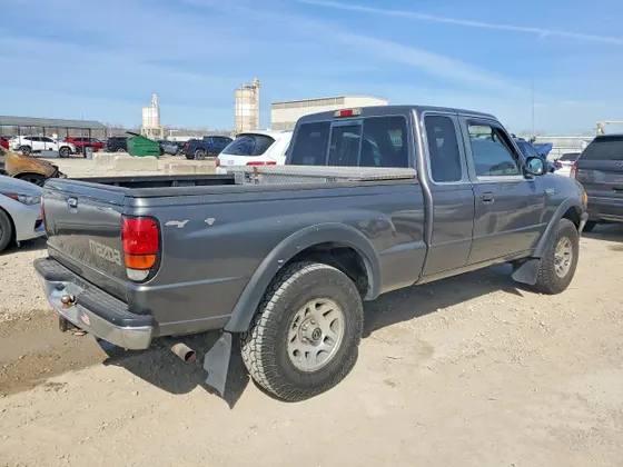 2000 Mazda B-Series 4WD Truck SE