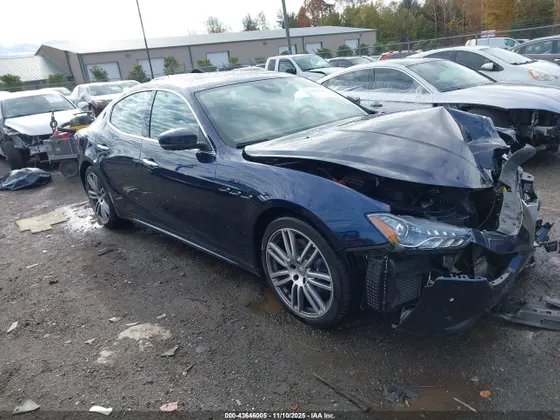 2022 Maserati Ghibli Modena Q4