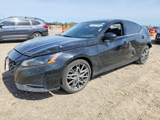 2023 Nissan Altima 2.0 SR