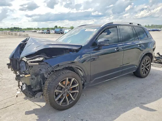 2019 Volvo XC90 Momentum