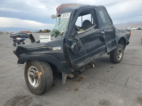 2002 Mazda B-Series 4WD Truck SE