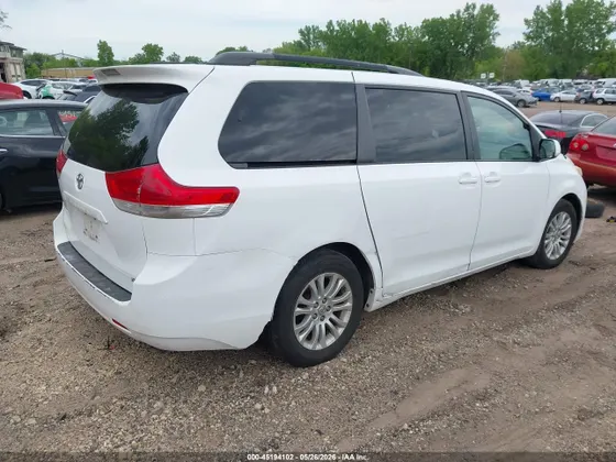 2012 Toyota Sienna XLE