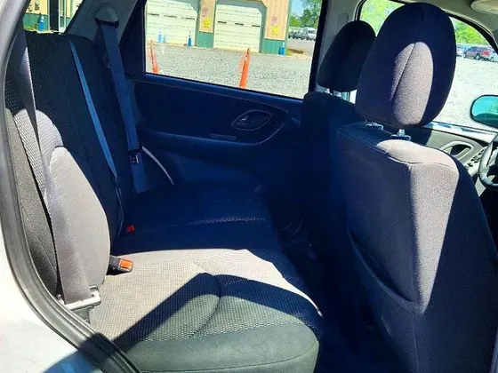 2005 Mazda Tribute s