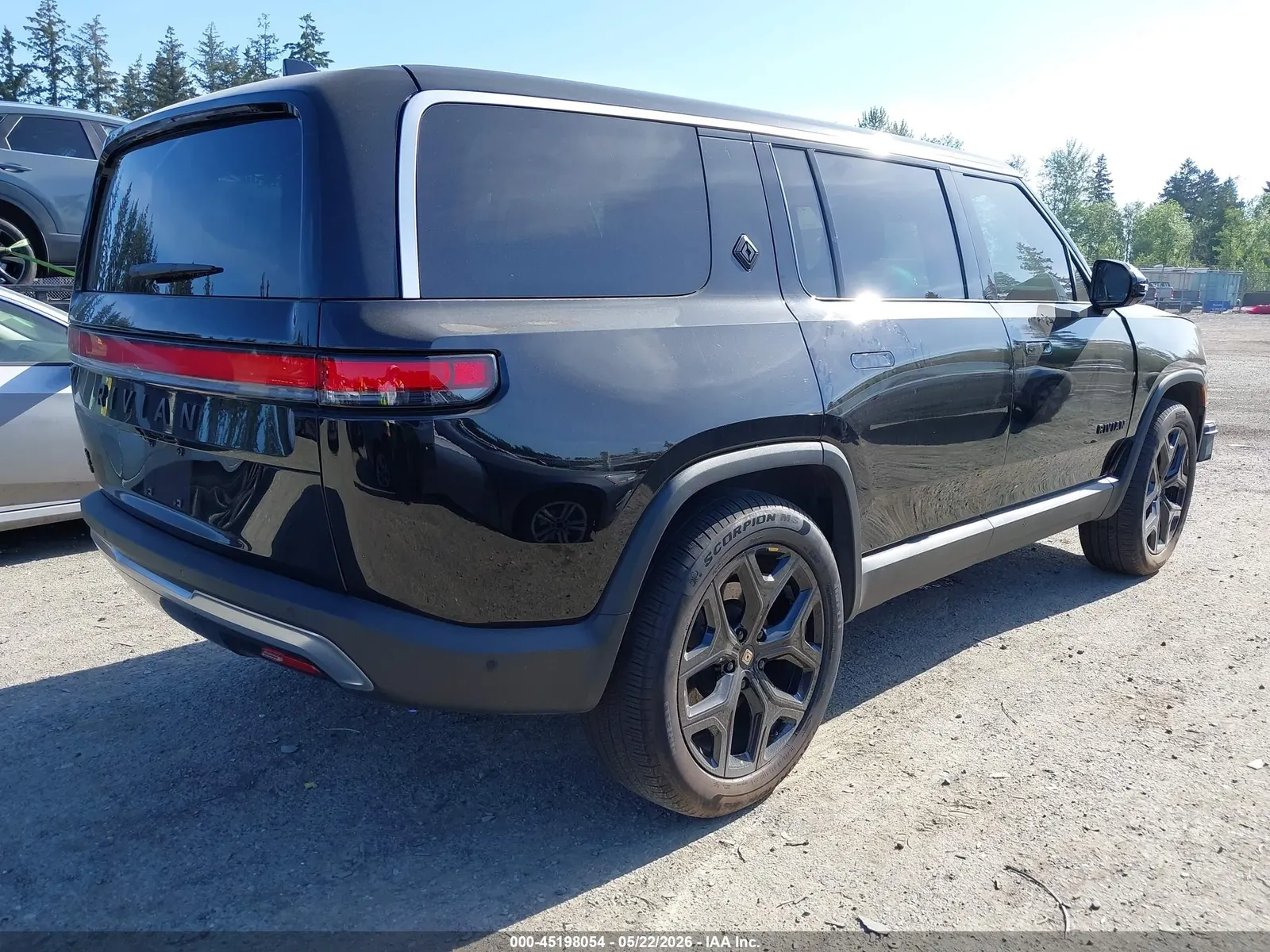 2025 Rivian R1S Adventure