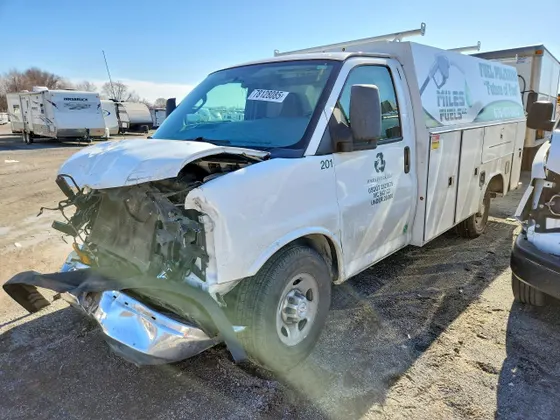 2017 Chevrolet Express Commercial Cutaway EXPRESS G3500