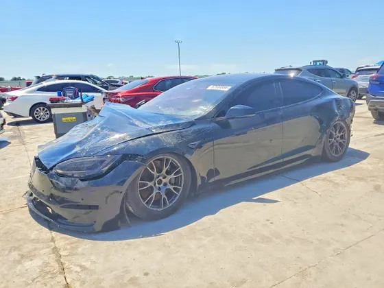 2022 Tesla Model S Plaid