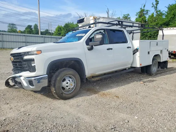 2024 Chevrolet Silverado 3500HD CC Work Truck