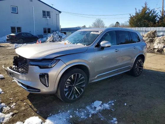 2026 Volvo XC90 Plus