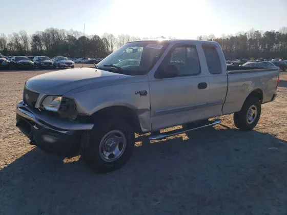 2004 Ford F-150 Heritage XL