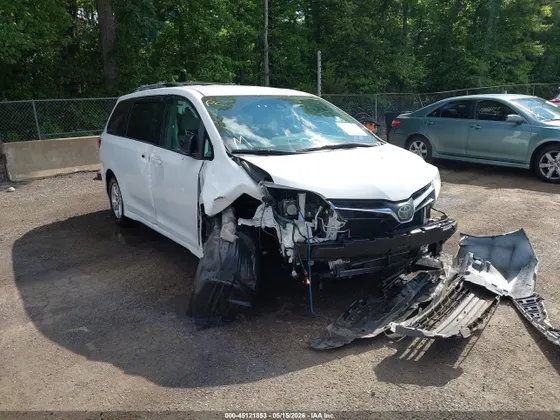2018 Toyota Sienna LE