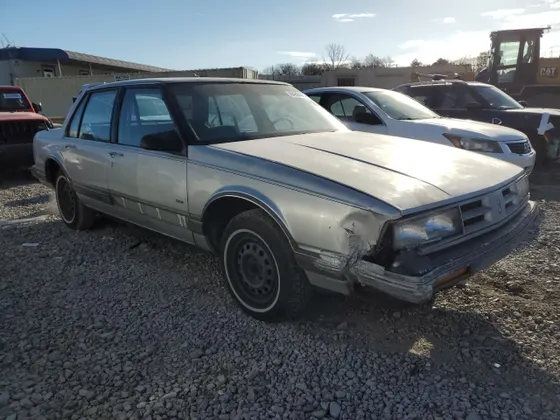 1991 Oldsmobile Delta 88 ROYALE