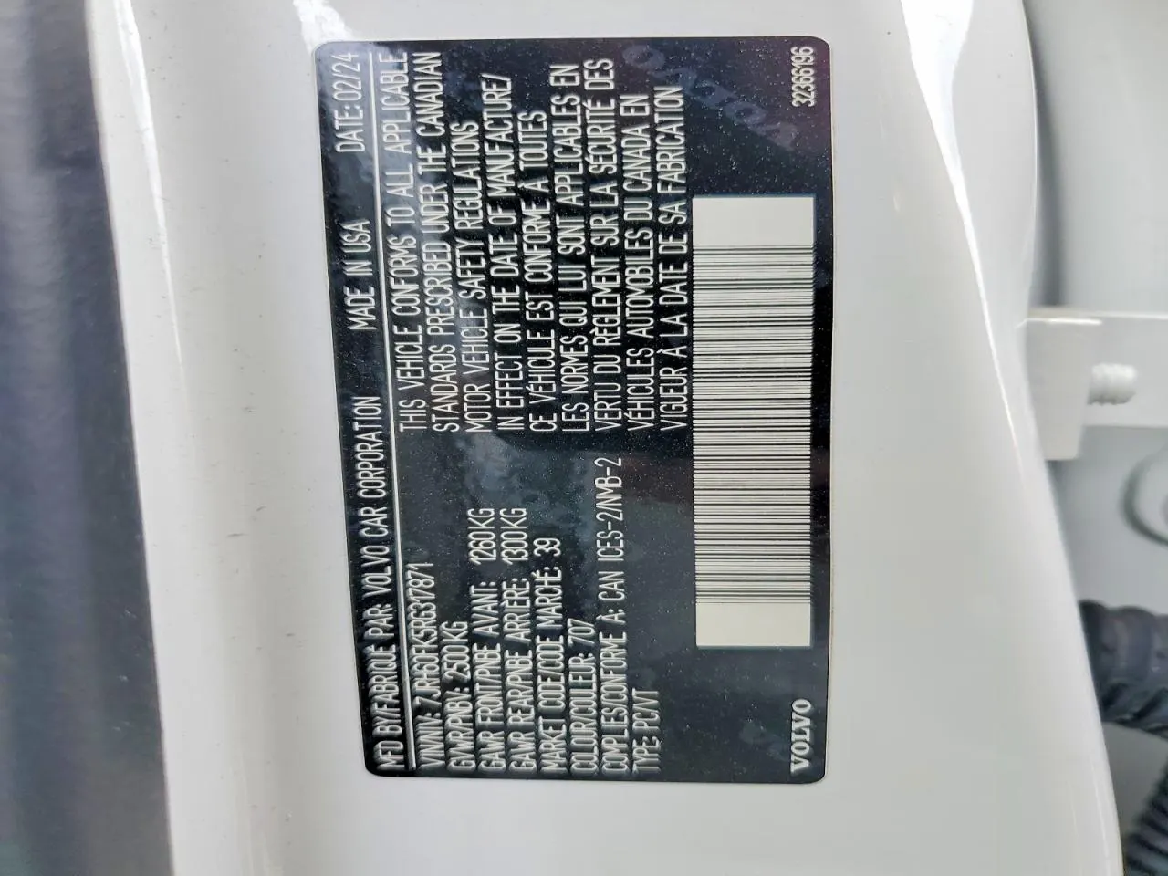 2024 Volvo S60 Recharge Plug-In Hybrid Core Dark Theme