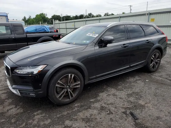 2019 Volvo V90 Cross Country T5 MOMENTUM