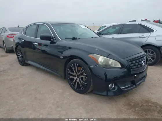 2011 INFINITI M56