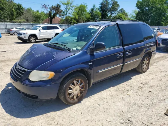 2005 Chrysler Town & Country Touring