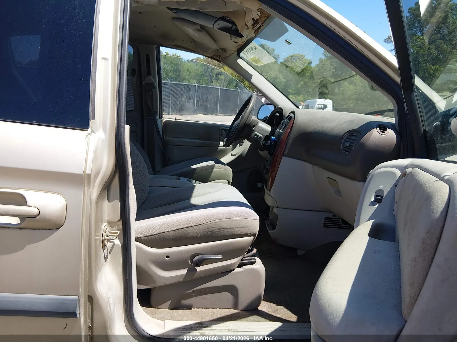 2006 Chrysler Town & Country SWB