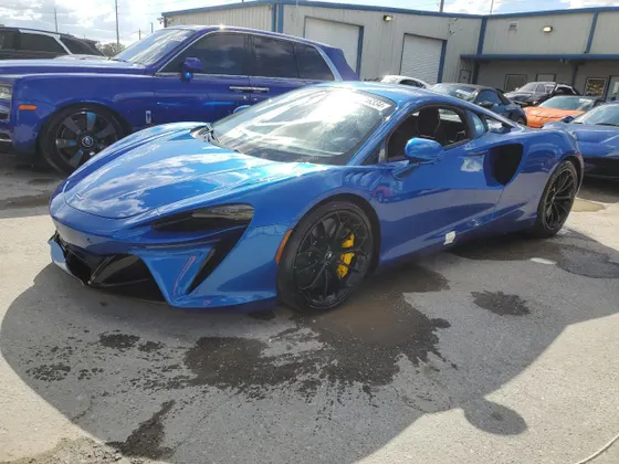 2024 McLaren Artura