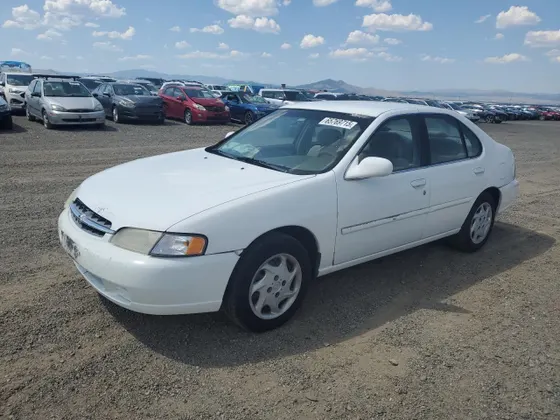 1998 Nissan Altima XE