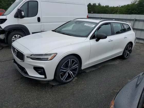 2019 Volvo V60 T6 R-DESIGN