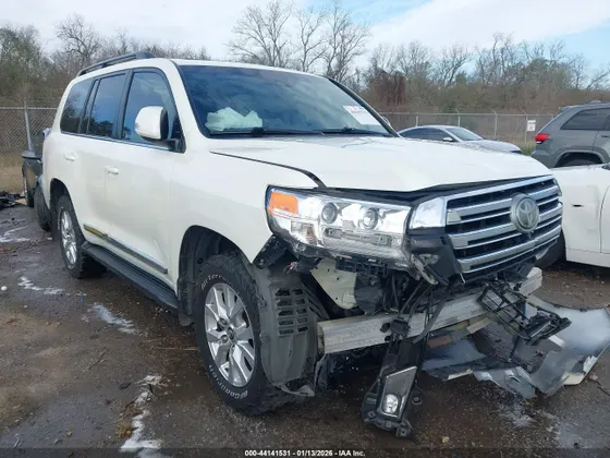 2016 Toyota Land Cruiser V8