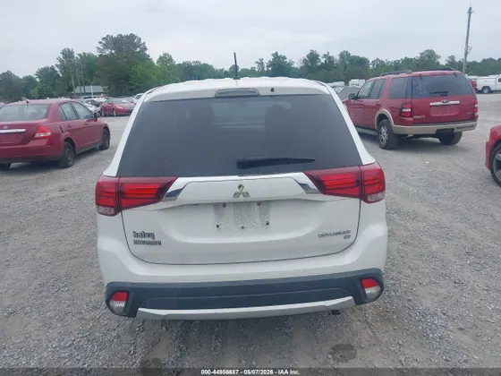 2016 Mitsubishi Outlander SE