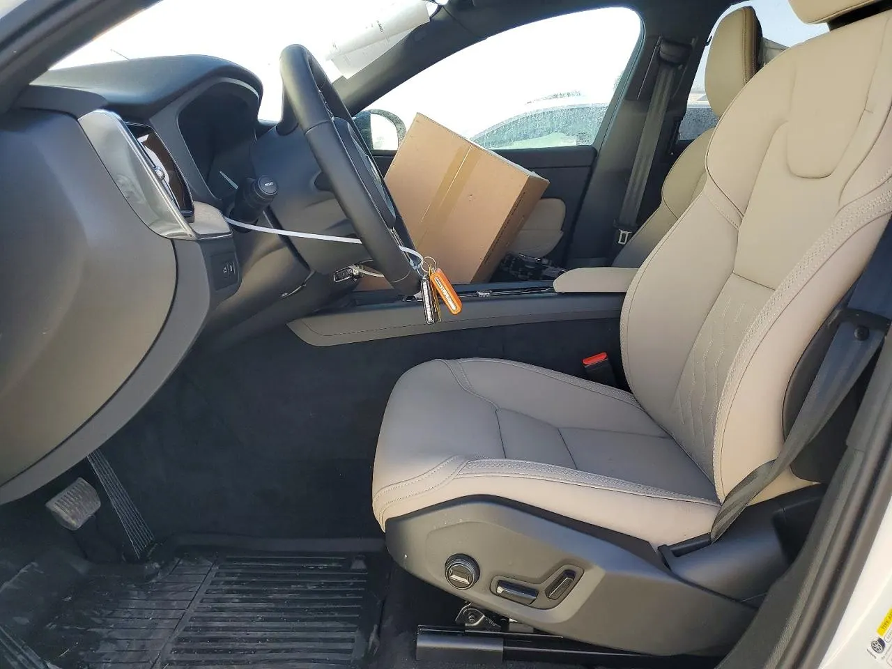 2026 Volvo XC60 Plug-In Hybrid Plus