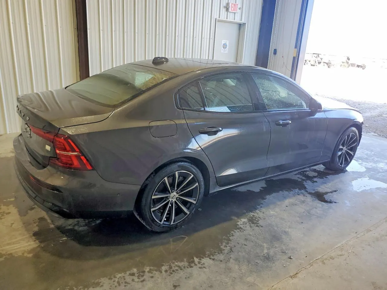 2023 Volvo S60 Recharge Plug-In Hybrid Plus Dark Theme