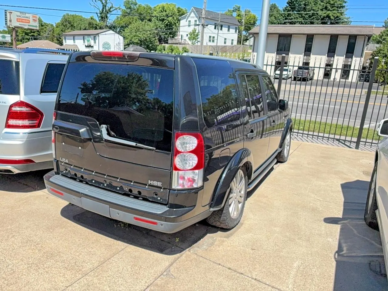2011 Land Rover LR4 LUX