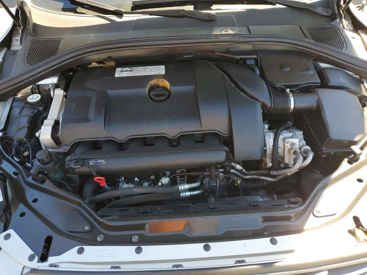 2015 Volvo XC60 T6 Platinum