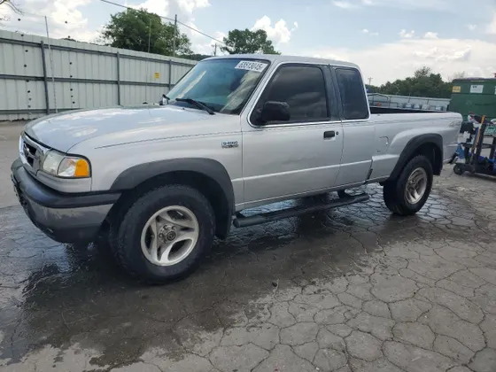 2001 Mazda B-Series 4WD Truck SE