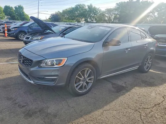2016 Volvo S60 Cross Country T5 Platinum