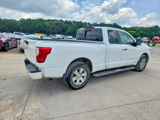 2019 Nissan Titan SV