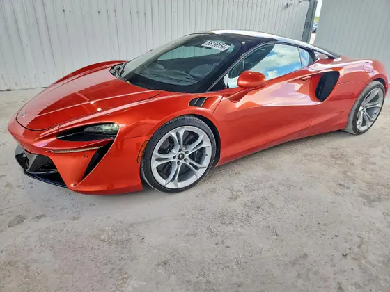 2023 McLaren Artura
