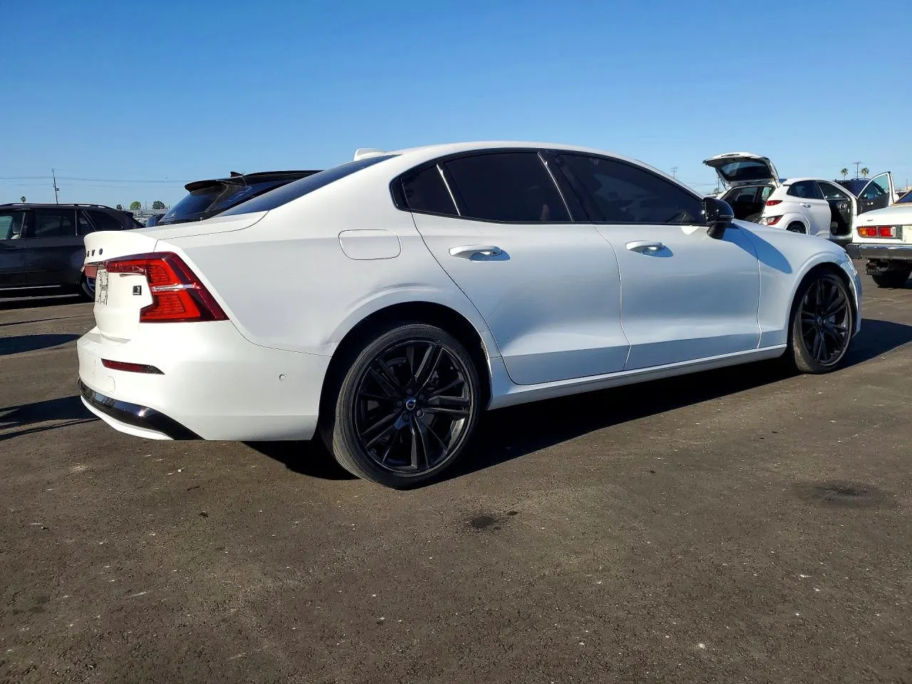2024 Volvo S60 Recharge Plug-In Hybrid Ultimate Black Edition