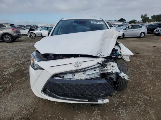 2020 Toyota Yaris Hatchback LE