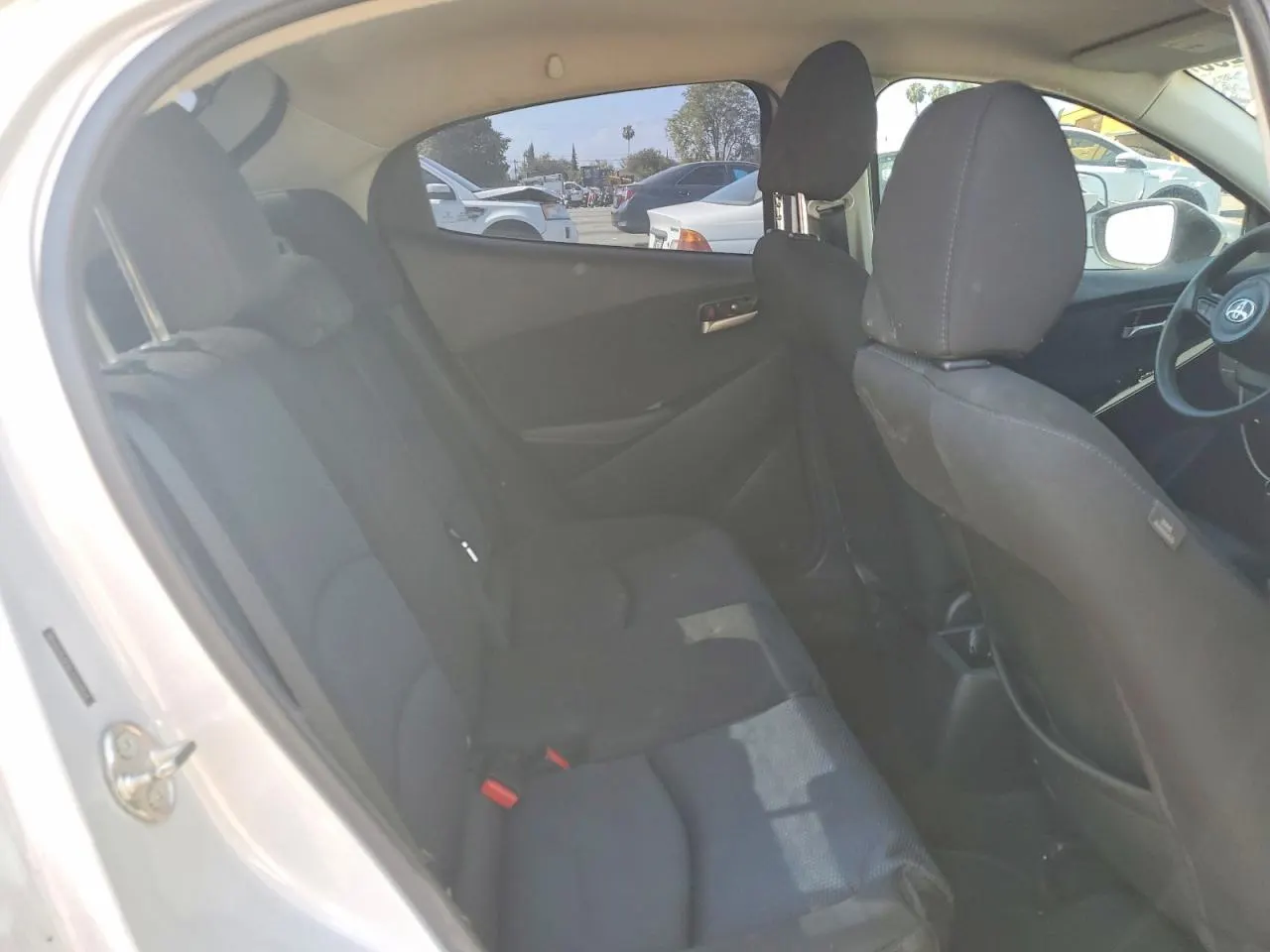 2020 Toyota Yaris Hatchback LE